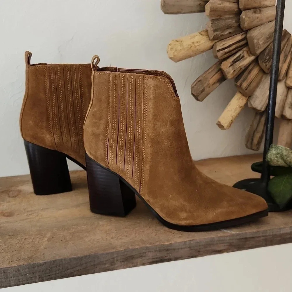 NWT || MARC FISHER || suede booties - Picture 3 of 6